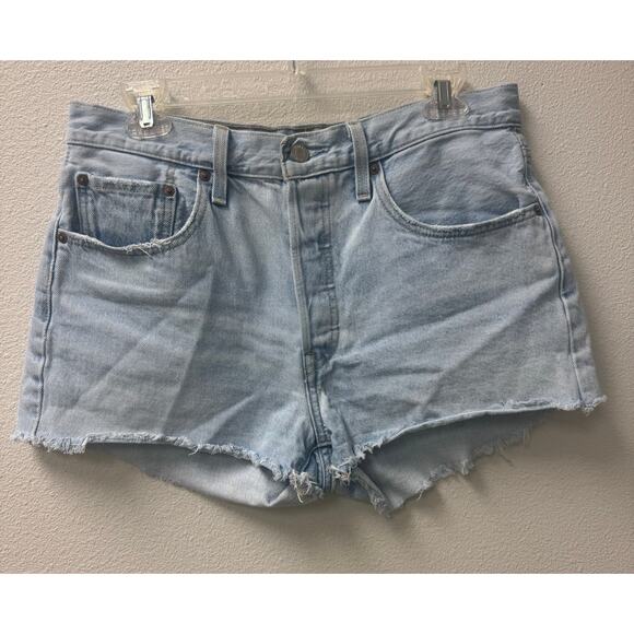 Levi's Women's 501‎ Shorts Size 30 Cut offs Button Fly 2" inseam - Picture 1 of 8